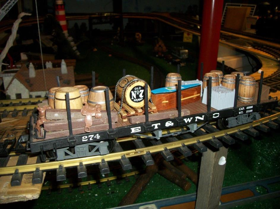 LGB, BACHMANN USA, E T & W N C FLAT  TRAIN  CAR LOAD WHISKEY BARREL,COFFIN.ETC