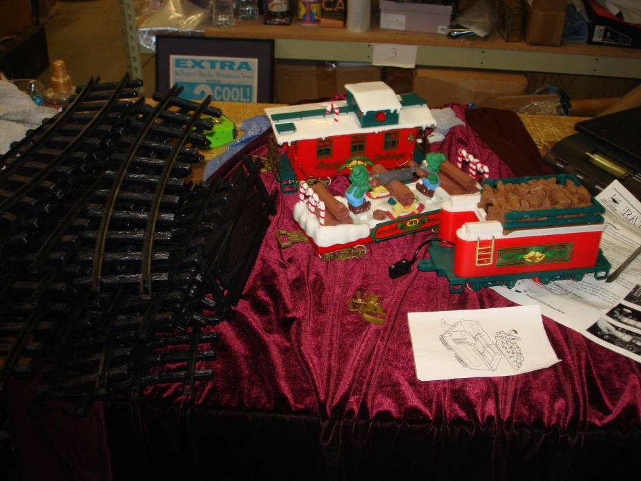 New Bright Christmas Winter Belle G Scale Caboose and 2 cars and Track