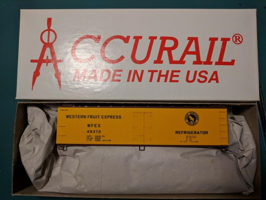 Accurail #4803 Western Fruit Express / Great Northern 40' Wood Reefer