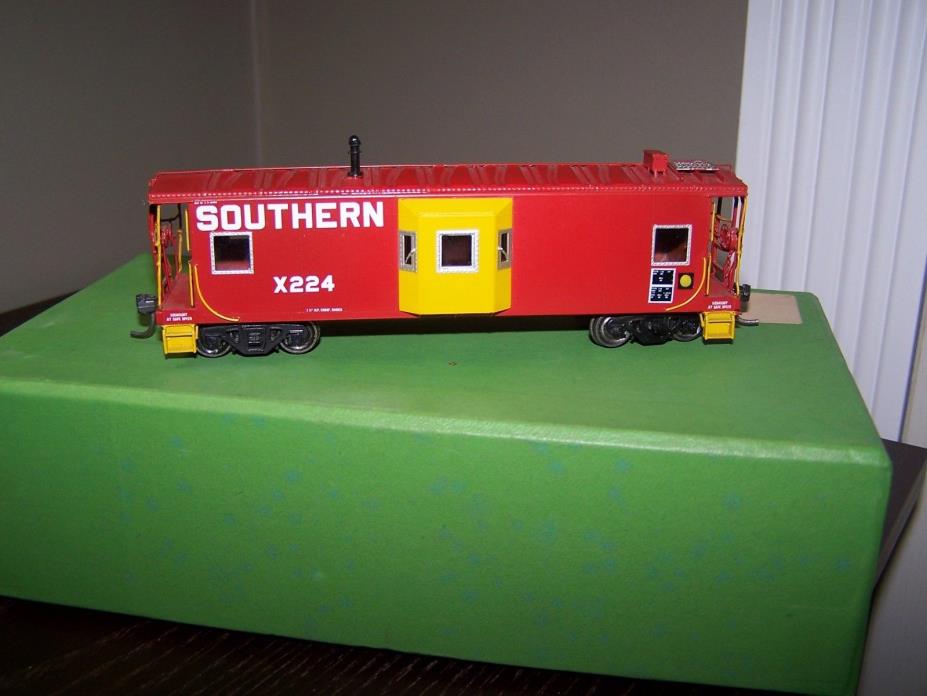 HO Scale Brass Overland Models Southern Railway Bay Window Caboose # X224 F/P
