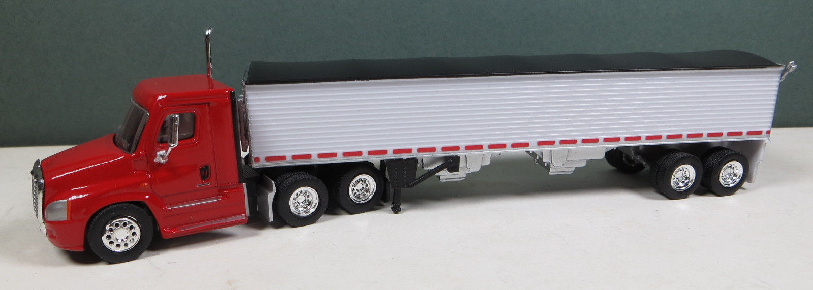 HO 1/87th TNS Freightliner Cascadia SWB w/40' Grain Trailer - Red/White - NEW!