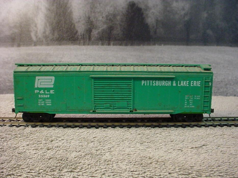 Roundhouse HO Scale 50' Plug Door box car  Pittsburgh & Lake Erie P&LE25369