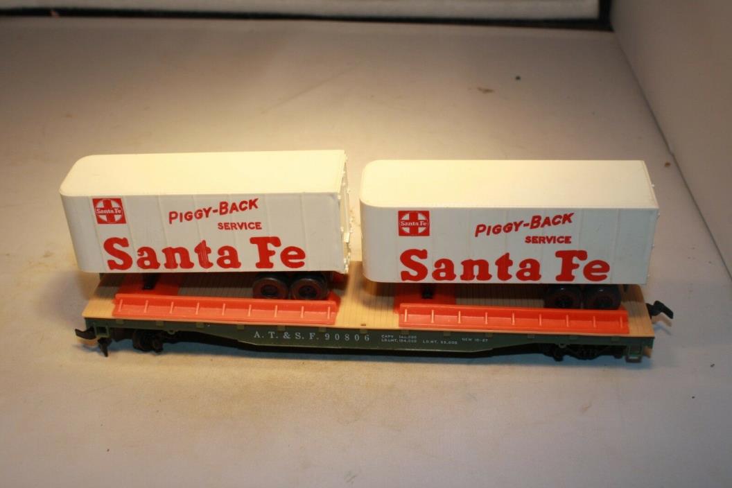 1960s HO Scale Santa Fe Flatcar with 2 Truck Trailers TYCO Made in Hong Kong