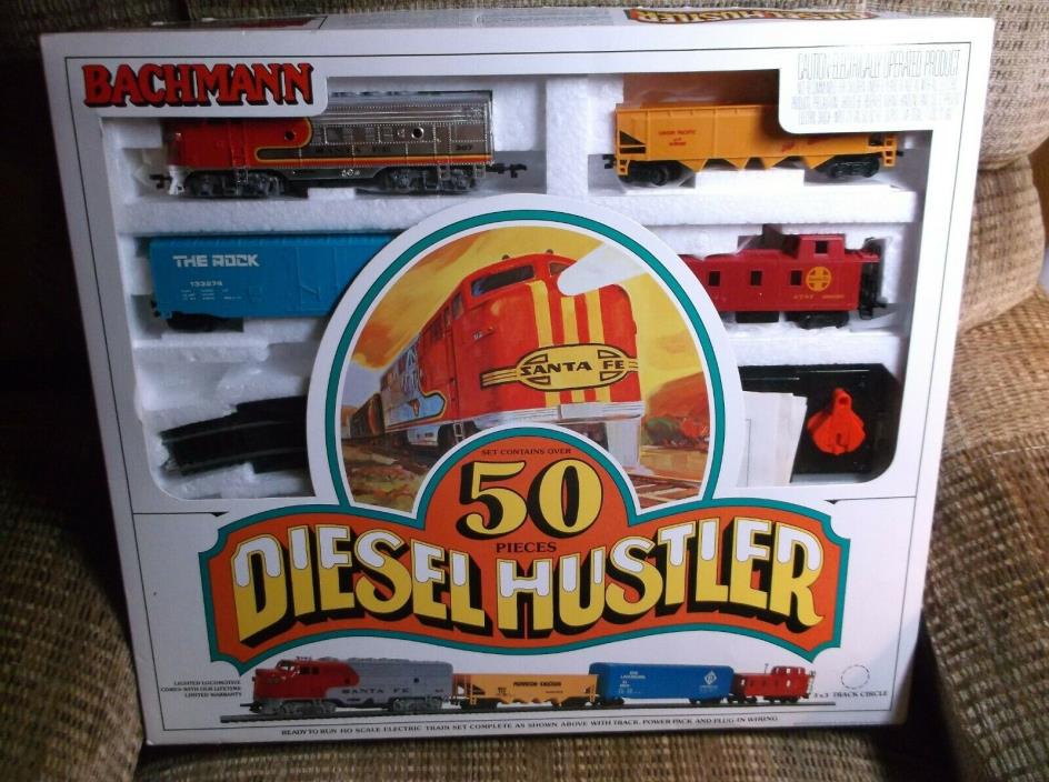HO Scale Bachmann Electric Train Diesel Hustler 50 Plus Set - Santa Fe #307