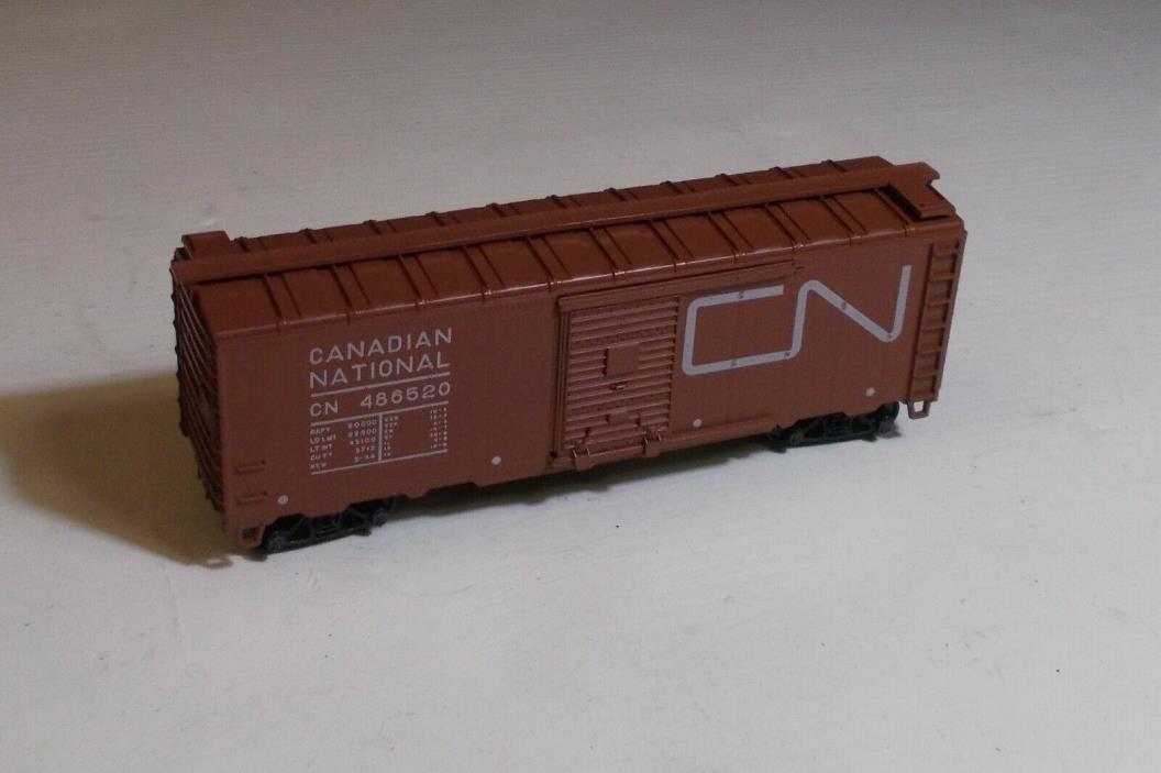 TRAIN HO SCALE ATHEARN CANADIAN 486520  NEEDS A COUPLER      .