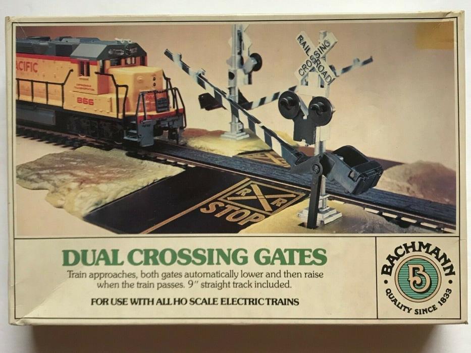 Bachmann Dual Crossing Gates with 9-inch Track for all HO Scale Electric Trains
