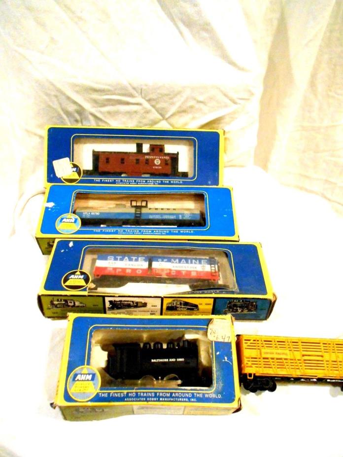 AHM Train Lot HO Scale 4-boxed 1-loose Rolling Stock # Locomotive