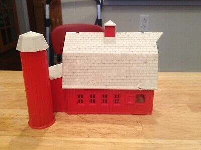 ho scale built building plasticville red  dairy barn w/ silo
