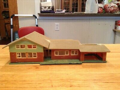 HO scale built building diorama life like large ranch style house