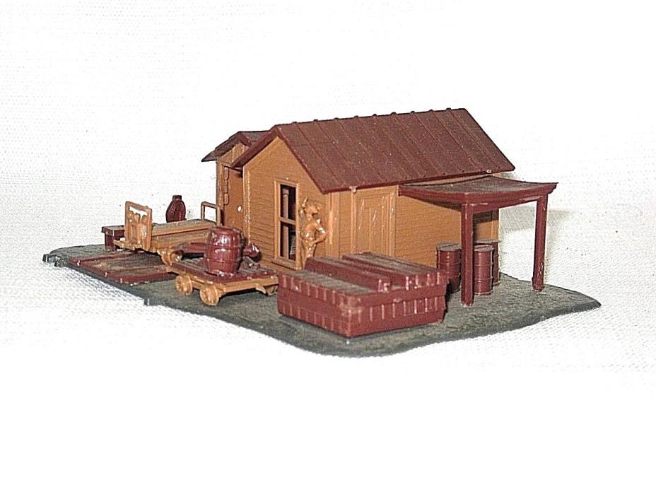 **** HO BUILT LUMBER TRANSPORT FACILITY DIORAMA W/ VEHICLES & ACCESSORIES ****