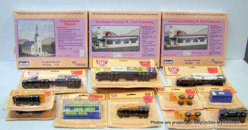 Lot of 15 IHC HO Scale Buildings And Accessories   **Free S&H**