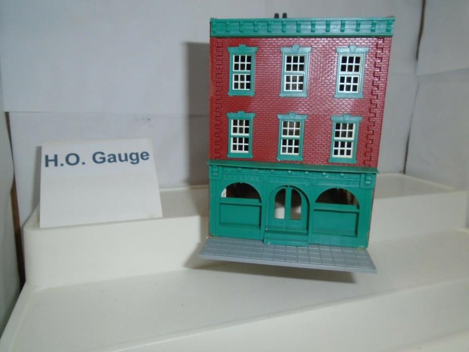 HO model railroading   building retail/rooms above