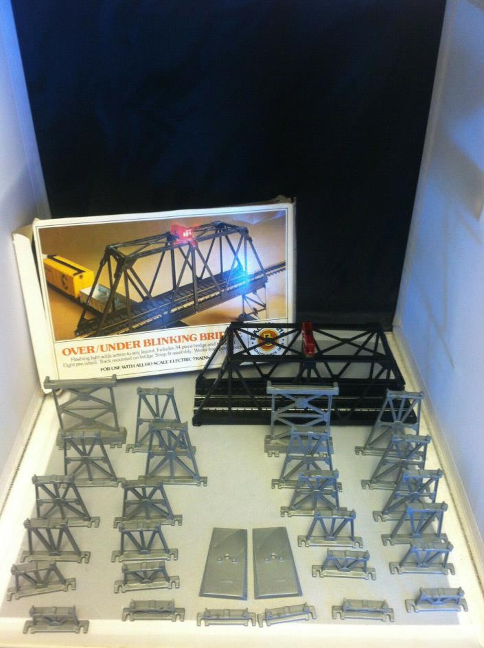 Bachmann Over/Under Blinking Bridge HO Scale HO Guage