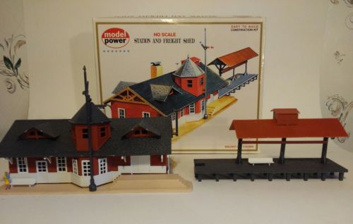 HO 1:87 Scale TRAIN STATION AND FREIGHT SHED 