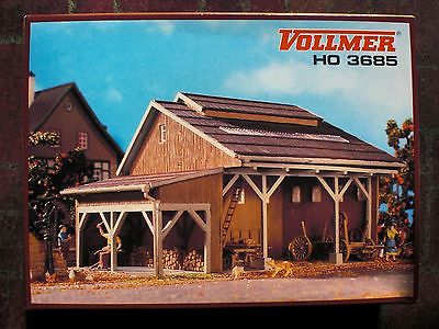 Vollmer HO 1:87 #3685 BARN SMITHY OUTBUILDING Coachhouse w/Wagon, ladder, +