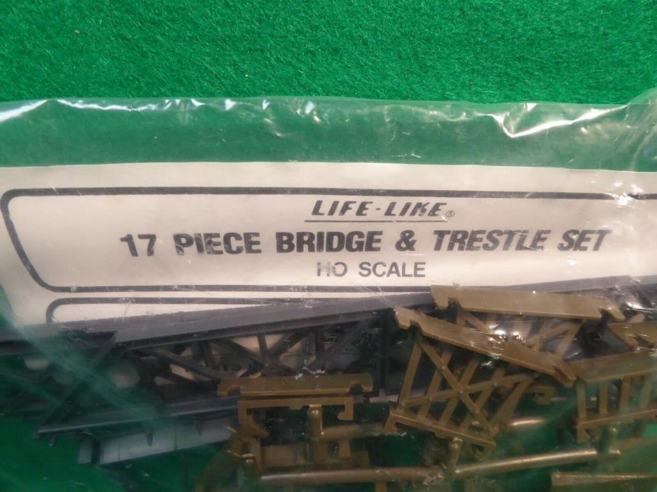 LIFE-LIKE HO SCALE 17 PCS BRIDGE AND TRESTLE SET