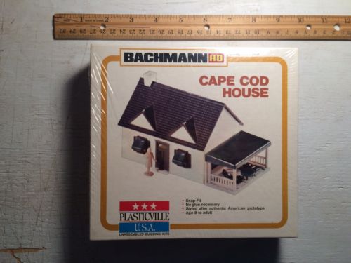 HO SCALE Cape Cod House Building Kit