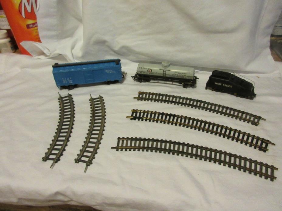 Box Lot of Miscellaneous HO Train Cars & Track.