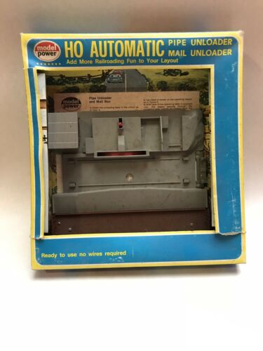 HO SCALE model power automatic pipe loader  / mail unloader vintage