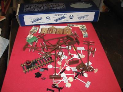 BOX FULL OF HO RAILROAD TELEPHONE POLES / STOP TRACK / SIGNS - HO SCALE