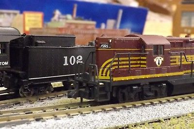 N-Scale Custom Painted BOSTON & MAINE GP-7 # 1565