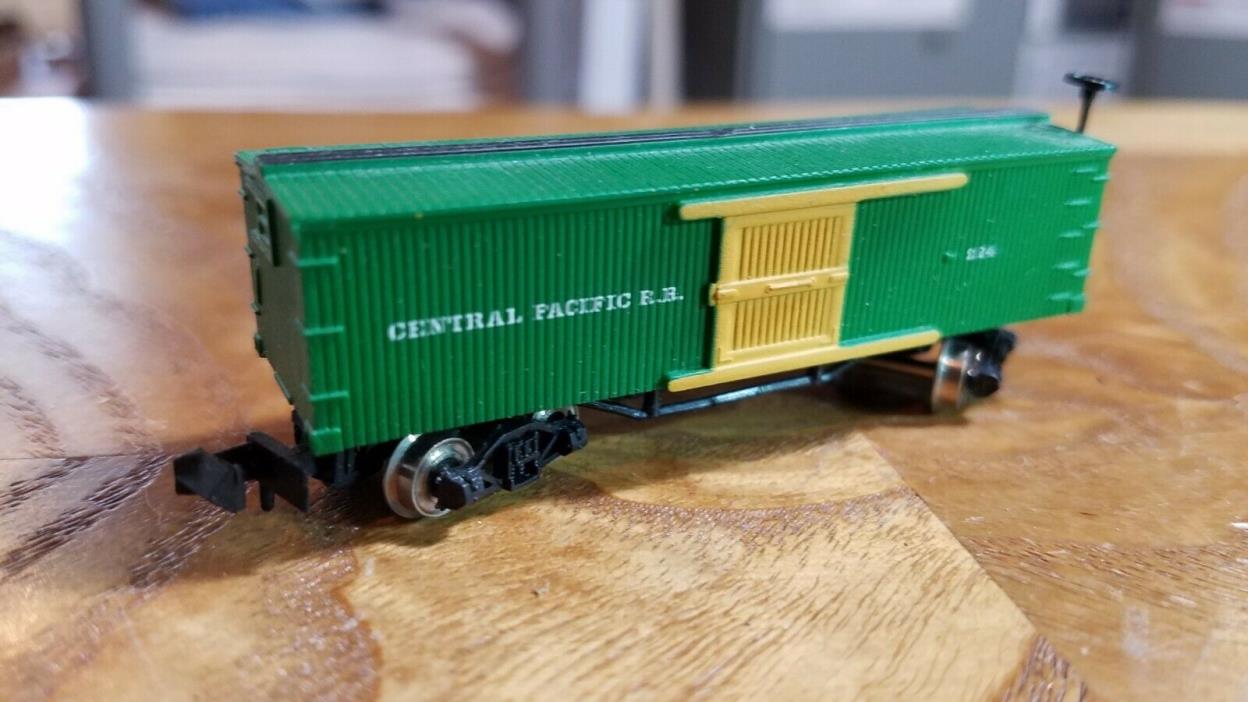 K7 N Scale Train old central pacific wood looking box car Green with Yellow door