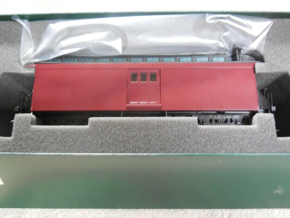 Bachmann On30 2-Door Baggage Car with Lighted Interior Burgundy and Black 26498