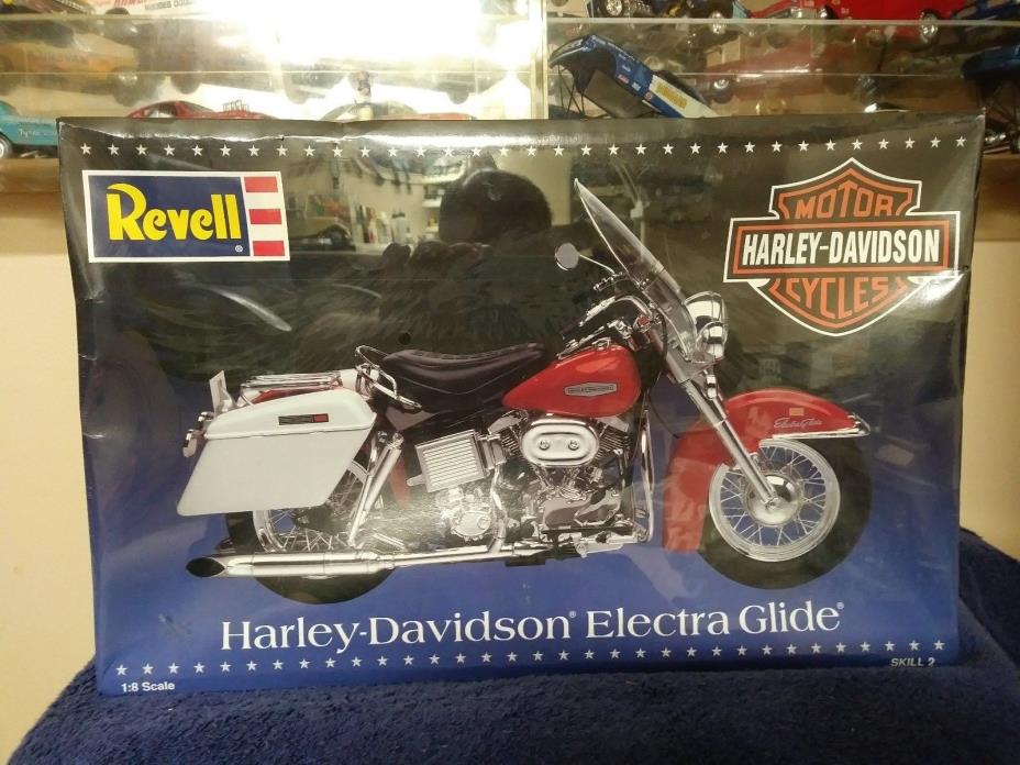 REVELL 1/8 Scale Motorcycle Model Kit Harley Davidson Electra Glide # 85-7308 SE