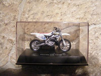 SMALL MODEL OF HONDA CR 125R MOTORCYCLE IN PLASTIC CASE. NEW RAY TOY CHINA MADE