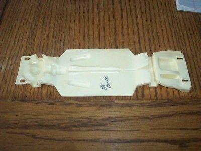 VINTAGE  1958 AMT BUICK HT/CV  NOS CHASSIS-  ANNUAL SCREWBOTTOM  PARTS