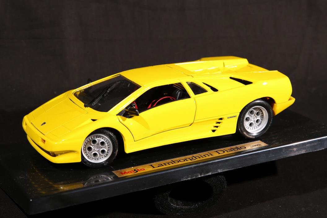 Maisto - 1990 Lamborghini Diablo w/box - 1:18th Die Cast Model - Yellow