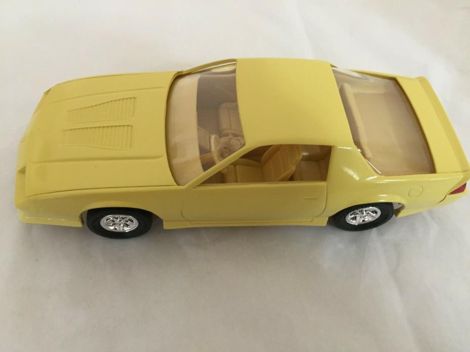 AMT/ERTL - 1985 Chevy Camaro Z-28  1/25 Scale Promo Car - Yellow - NEW