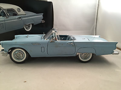 Precision 100 Collection 1:18 Scale 1957 Ford Thunderbird 32889 with Box