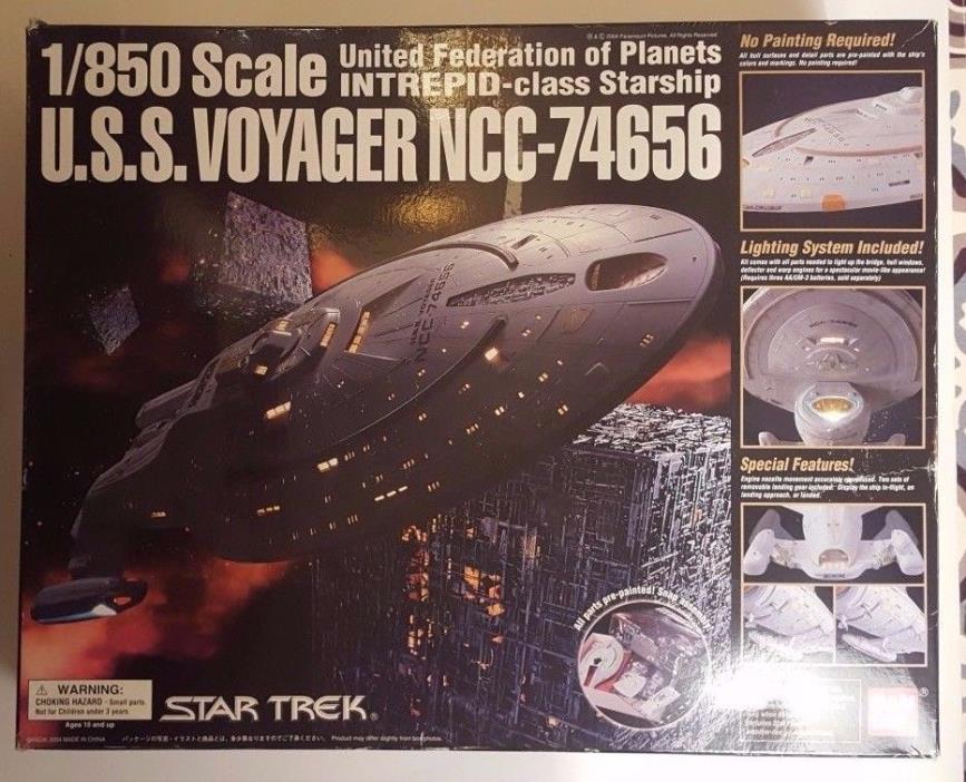 Bandai Star Trek Starship 1/850 Scale USS Voyager NCC-74656 Model kit