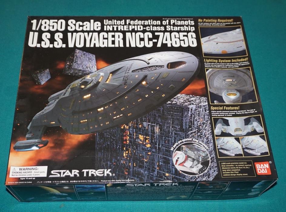 Star Trek USS Voyager NCC-74656 Ban Dai 1/850 Lighted Complete & Unstarted.