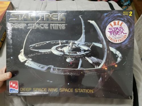 Star Trek Deep Space Nine Space Station AMT ERTL 1/2500 Model # 8778 New Sealed