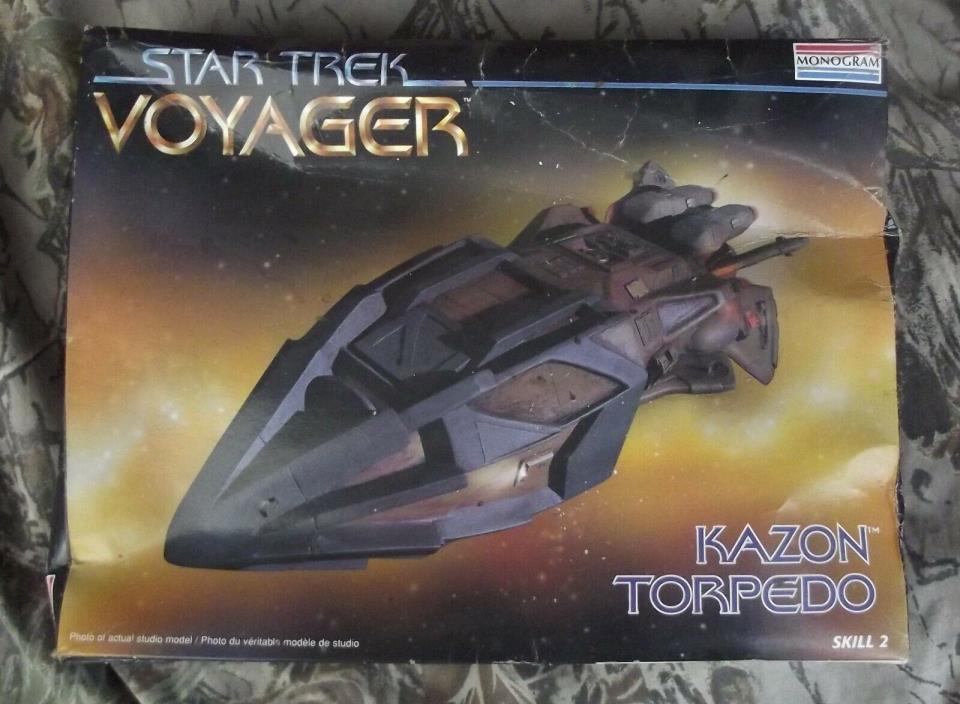 STAR TREK VOYAGER Kazon Torpedo 1996 Monogram model open box