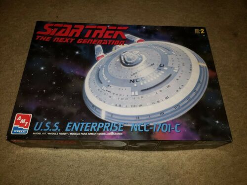 AMT Star Trek The Next Generation U.S.S. Enterprise NCC-1701-C model kit open