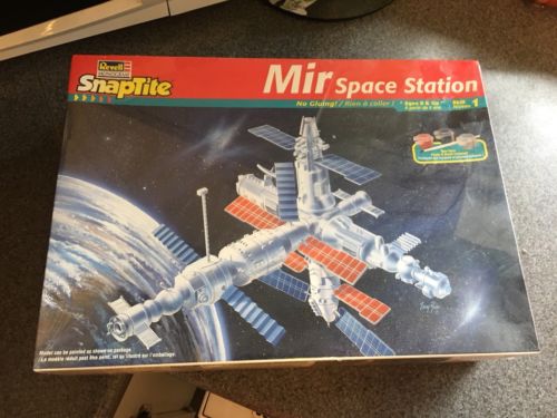 Revell SnapTite Mir Space Station 1/144  # 85-1179 New in box