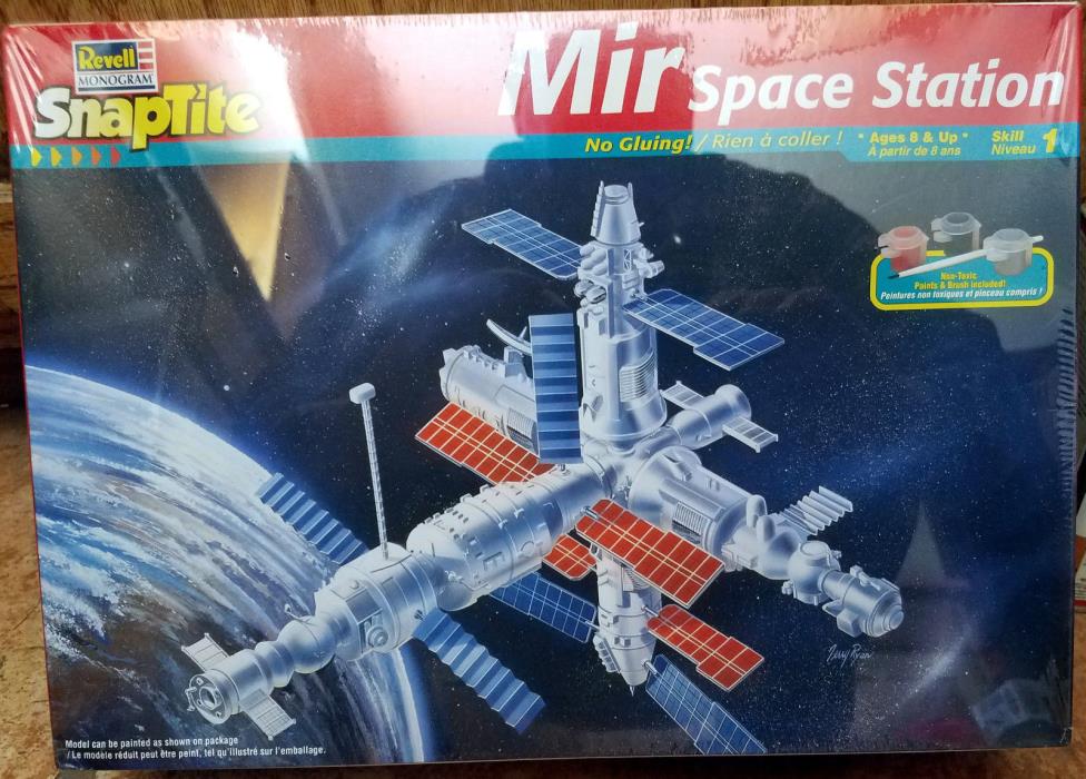 Revell Monogram RUSSIAN MIR Space Station in 1/144 scale FACTORY SEALED (MIB)
