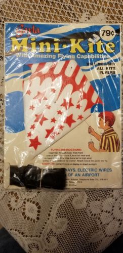 Vintage 1973 gayla mini Kite w/tail and string NEW