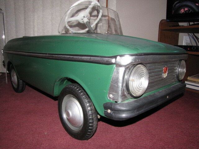 Vintage Russian Metal Pedal CAR MOSKVICH MOSKVITCH A3AK 1980 ? 1994 ? GEN II ?