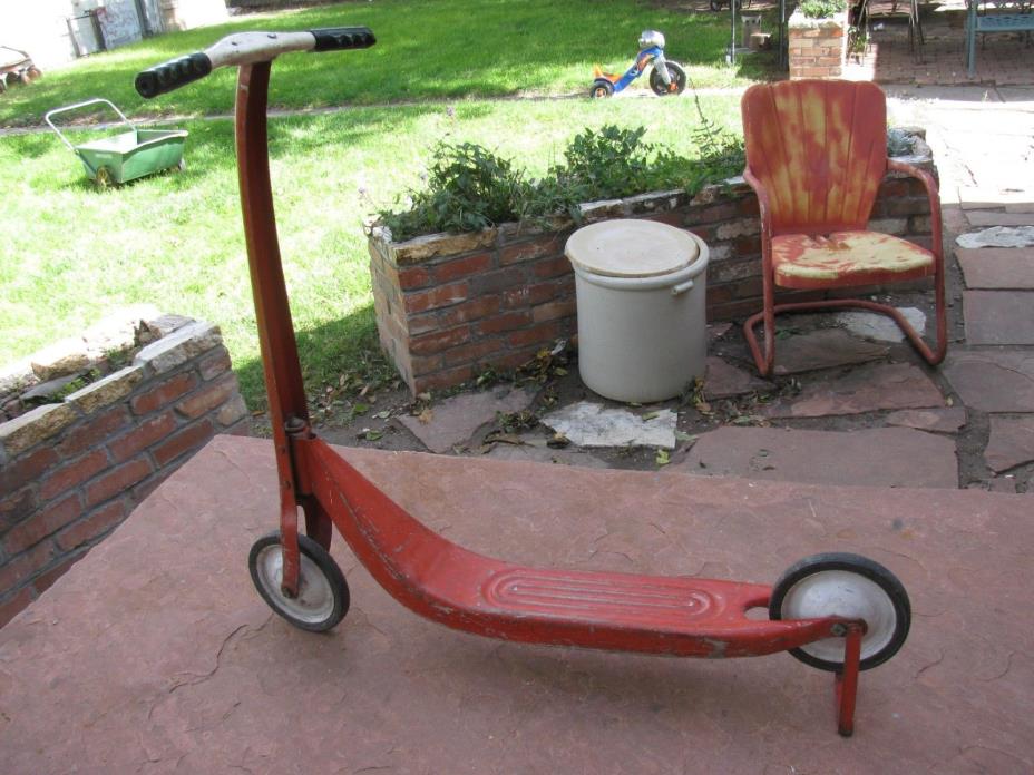 VINTAGE WESTERN FLYER CHILD PUSH SCOOTER / PEDAL CAR