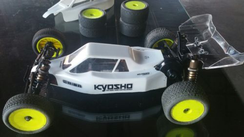 Kyosho Rb6 2wd buggy mid motor with electronics