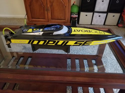 Pro boat impulse 31 V3 Black N Yellow