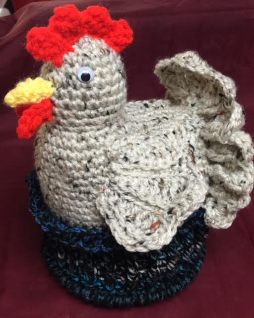 CROCHETED HEN ON NEST.COLOR CREAM SPECK.SIZE ABOUT 6 INCHES.#IMG-12.