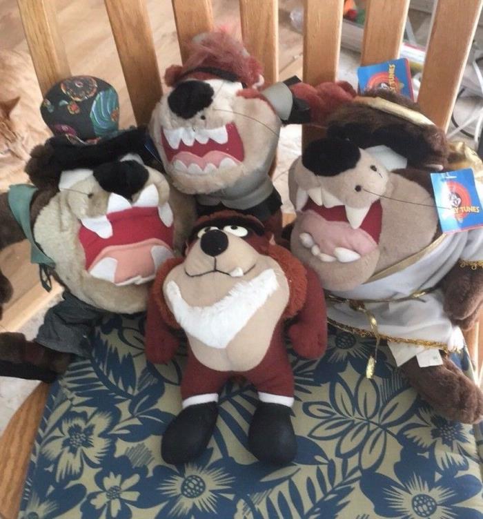 Warner Bros Looney Tunes Lot Of 4 Vintage Plush Taz animals  With Hang Tags