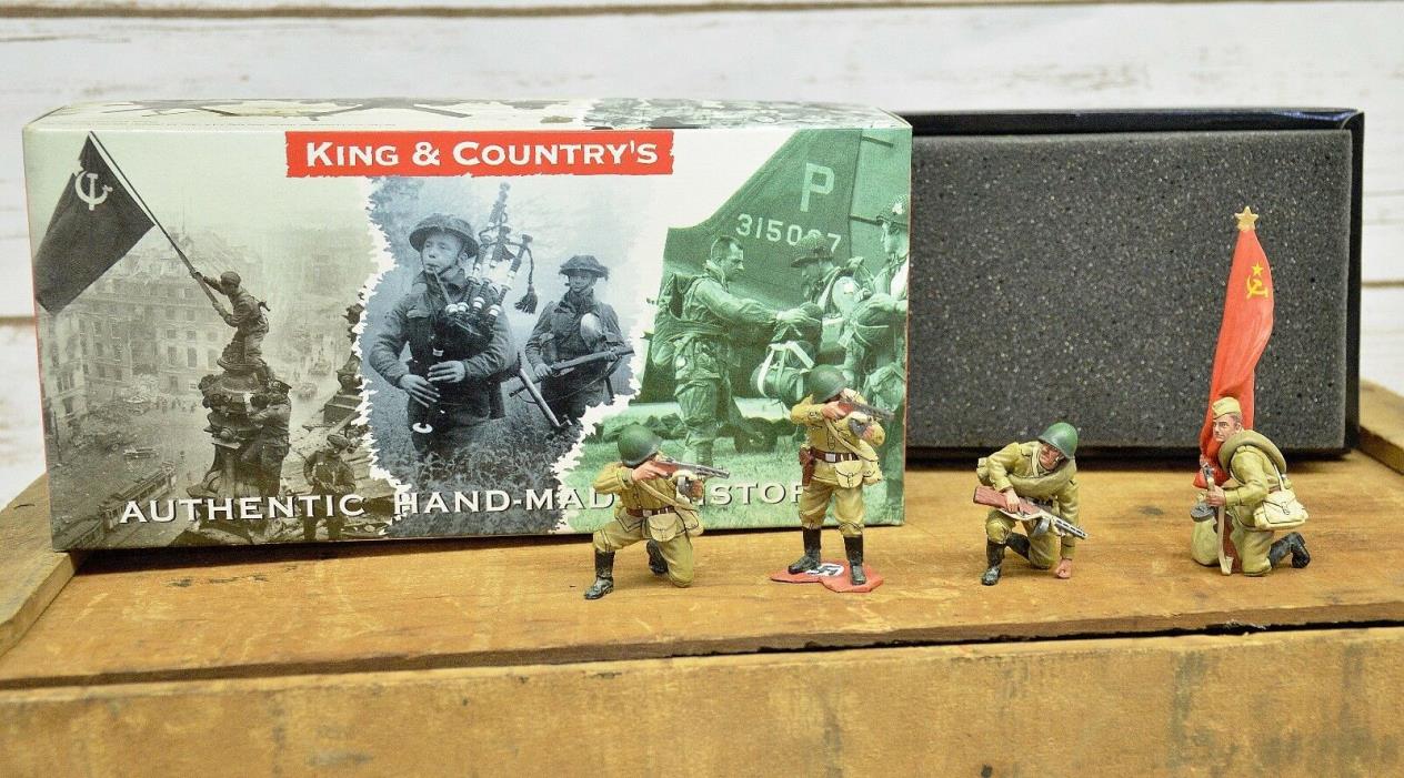 King & Country Fall Of Berlin Russian Soviet Tank Riders RA009 With Box
