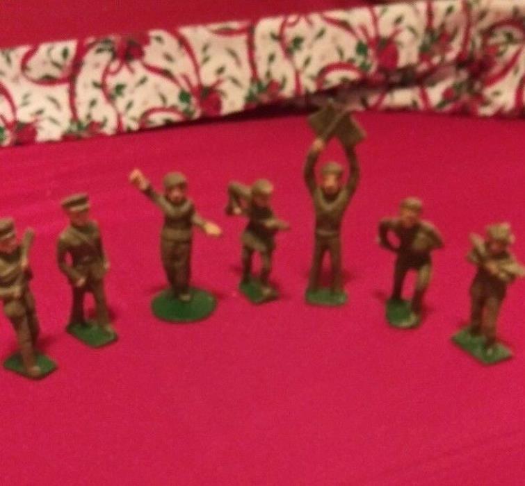 Vintage Toy 6 Soldiers & 2 Knights Cast Metal FREE SHIPPING