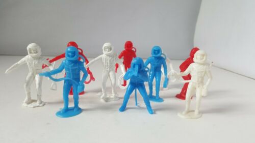 Lot Of 9 Vintage Aoustronat Toy Soldiers